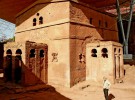 Уникальные церкви, высеченные в скалах, находятся в африканском городе Лалибэла